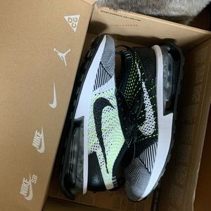 Nike Airmax Flyknit Racer